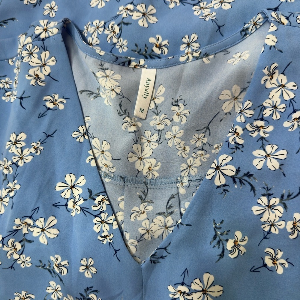NWOT Anyally Floral Blue Women's Top - Picture 8 of 9